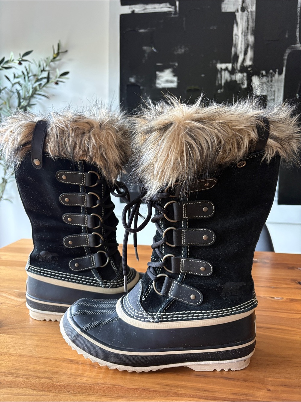 Sorel Black and Tan Faux-Fur Trim Winter Lace-Up Boots